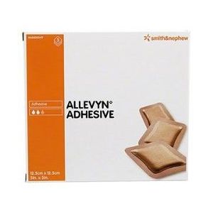 Medicazione idrocellulare adesiva sterile allevyn adhesive altamente assorbente in schiuma di poliuretano a struttura tristratificata 12,5x12,5cm 3 pezzi